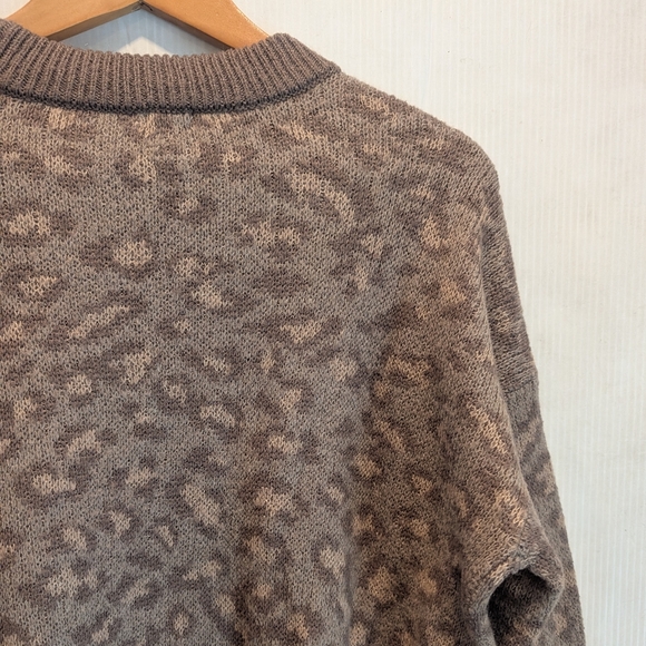 AERIE Women's Brown Animal Print Leopard Crew Neck Sweater Size Medium - Picture 9 of 10